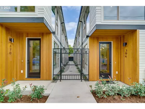 392 SE 86th Ave, Portland, OR 97216