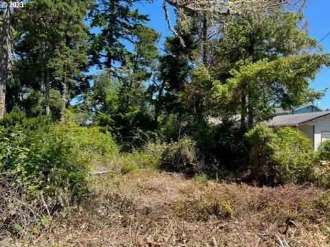 37 Th St #01300, Florence, OR 97439