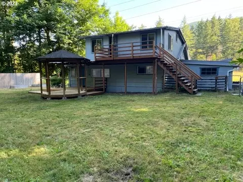 23385 E Lataurelle Ave, Welches, OR 97067