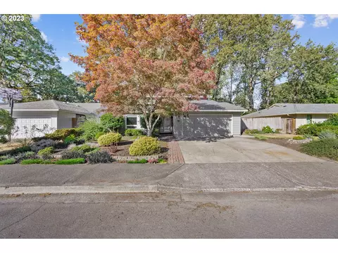 16730 NW Somerset Dr, Beaverton, OR 97006