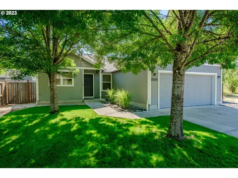 2019 S 57th St, Springfield, OR 97478