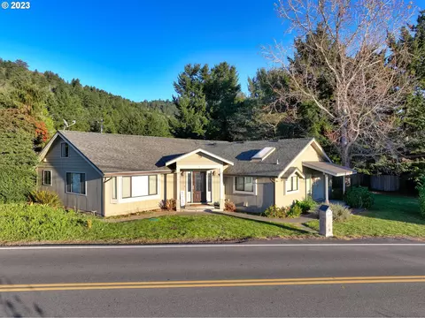 15855 Pedrioli Dr, Brookings, OR 97415