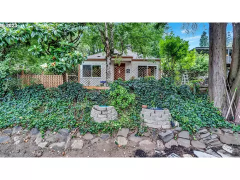 3207 E 17th St, Vancouver, WA 98661