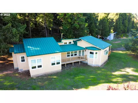 955 Shively Creek Rd, Canyonville, OR 97417