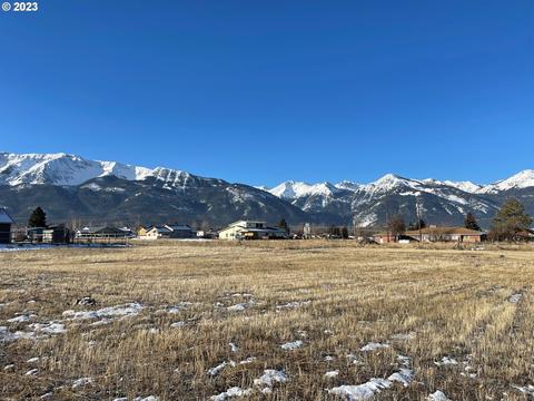 805 N College St, Joseph, OR 97846