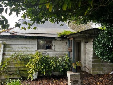 535 State St, North Bend, OR 97459