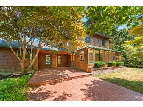 1587 S Spruce St, Cannon Beach, OR 97110
