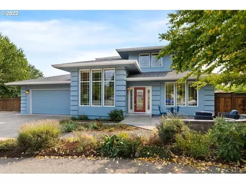 2348 NW Wintergreen Ct, Mcminnville, OR 97128