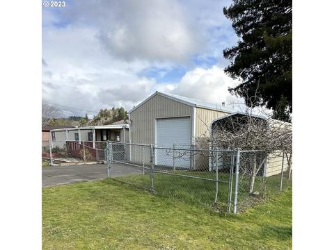1305 N Lake Rd, Lakeside, OR 97449