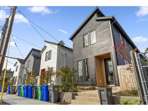 12093 SE Oak St, Portland, OR 97216