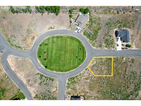 207 Little Lake Rd, Maupin, OR 97037