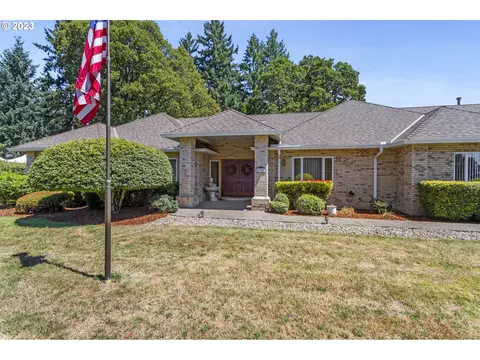 4301 NE Crestview Dr, Newberg, OR 97132