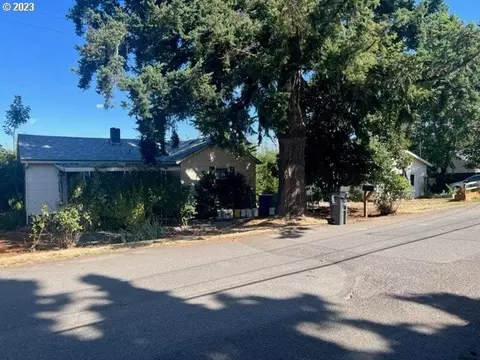 5229 NE Holman St, Portland, OR 97218