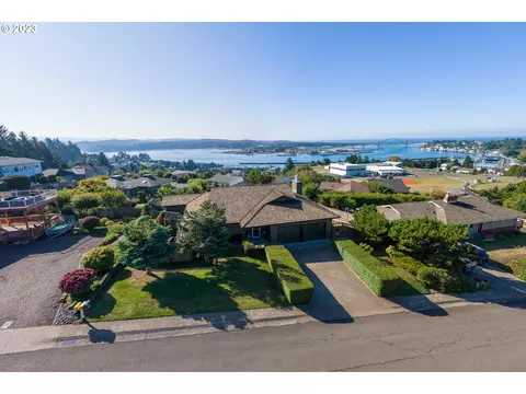 1034 SE 1st St, Newport, OR 97365