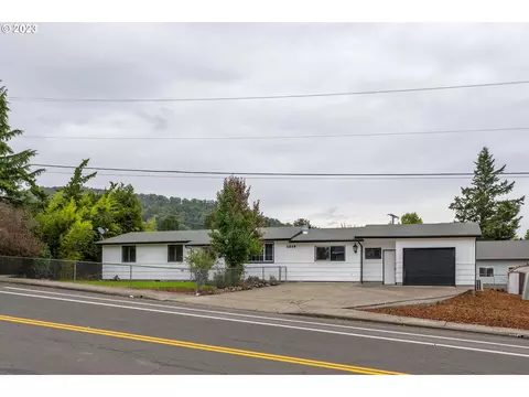 2249 NW Troost St, Roseburg, OR 97471