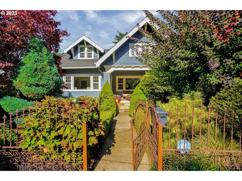 810 N Water St, Silverton, OR 97381
