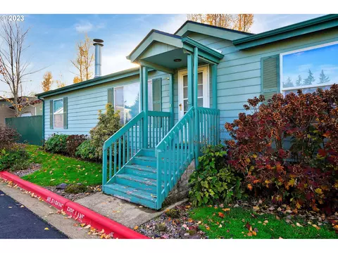 1015 Oak St #100, Silverton, OR 97381