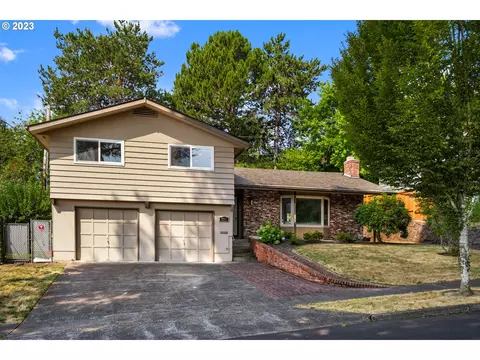 7355 SW Cresmoor Dr, Beaverton, OR 97008