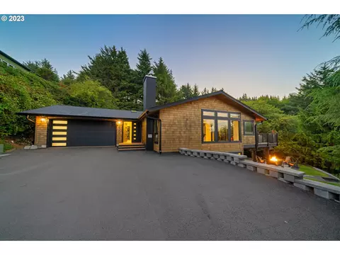 238 Vista Del Mar Dr, Cannon Beach, OR 97110