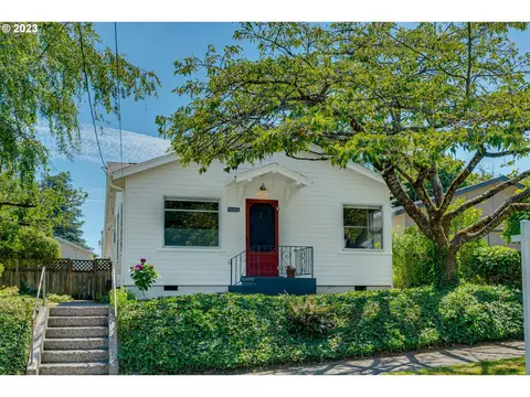 7722 SE Taylor St, Portland, OR 97215