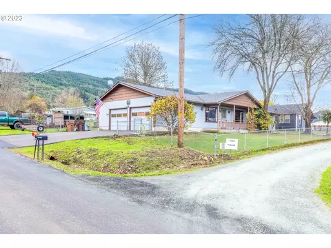166 Klimback St, Myrtle Creek, OR 97457