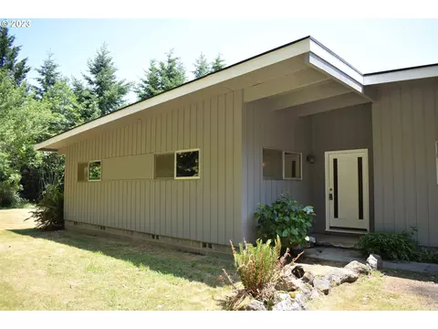 95144 Marchmont Rd, Gold Beach, OR 97444