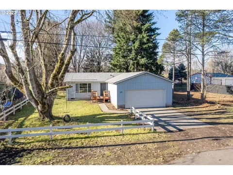 737 6th Ave, Castle Rock, WA 98611