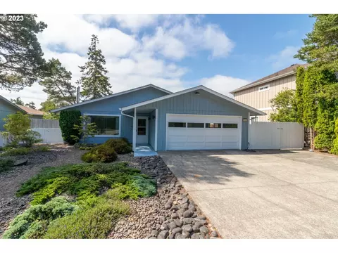 1142 9th St, Florence, OR 97439