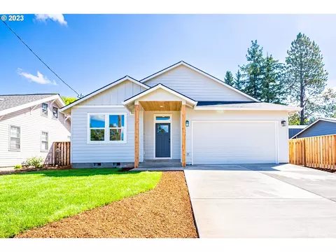 244 SE Currin St, Estacada, OR 97023