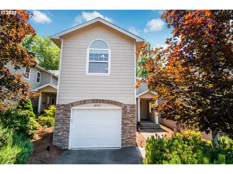 1445 Four Seasons Dr # 4, Roseburg, OR 97470