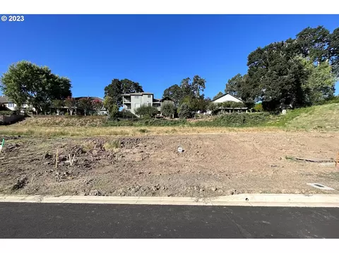 2787 NW Pinehurst Dr #10, Mcminnville, OR 97128