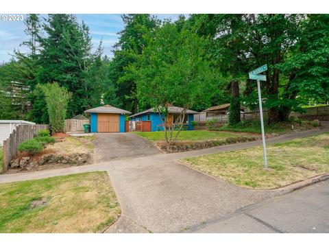 2722 NE Fremont Dr, Portland, OR 97220