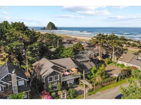 163 W Washington St, Cannon Beach, OR 97110