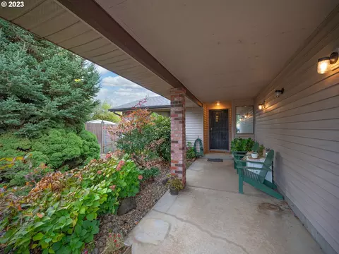 2330 8th St, Springfield, OR 97477