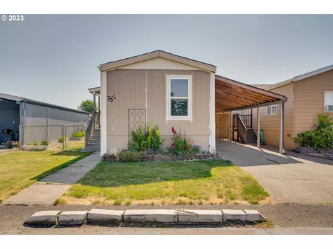 301 E Columbia Dr #78, Newberg, OR 97132