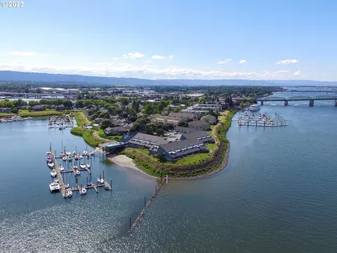 113 N Hayden Bay Dr, Portland, OR 97217