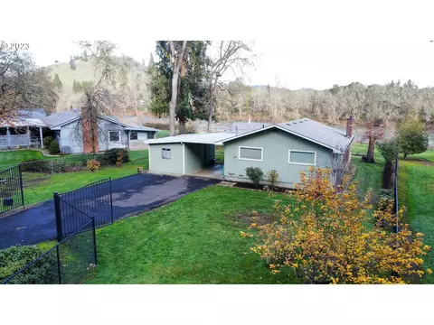 3538 Fisher Rd, Roseburg, OR 97471