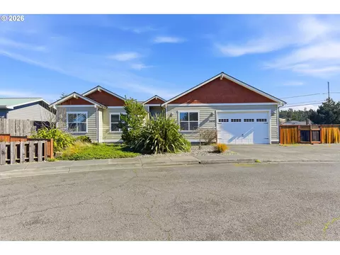 1400 Holloway Mews, Coos Bay, OR 97420