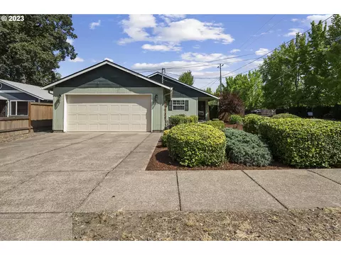 213 E North St, Newberg, OR 97132
