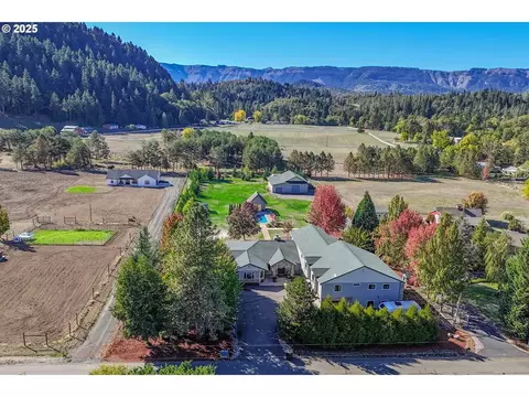 315 Evelyn St, Roseburg, OR 97471