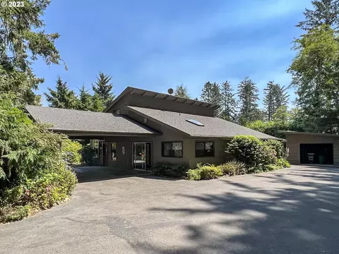 15520 Oceanview Dr, Brookings, OR 97415