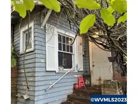 1674 Liberty St, Salem, OR 97301