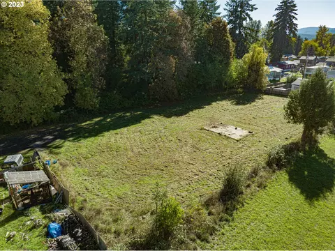 1335 12 Tamarack St, Sweet Home, OR 97386