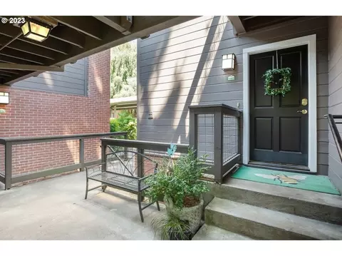 580 S State St, Lake Oswego, OR 97034
