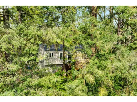 15976 SE River Rd, Milwaukie, OR 97267