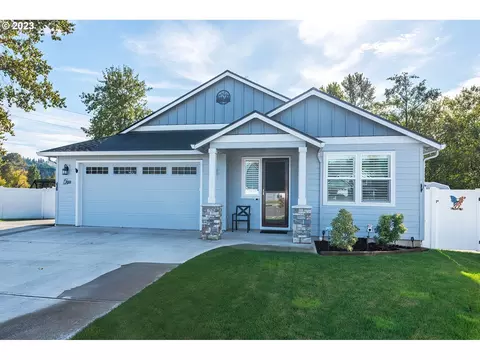 121 Crown Point Rd, Longview, WA 98632