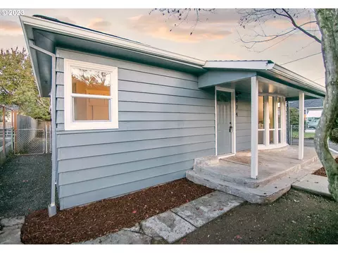 374 N 5th St, Saint Helens, OR 97051