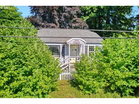 560 SE Douglas St, Toledo, OR 97391