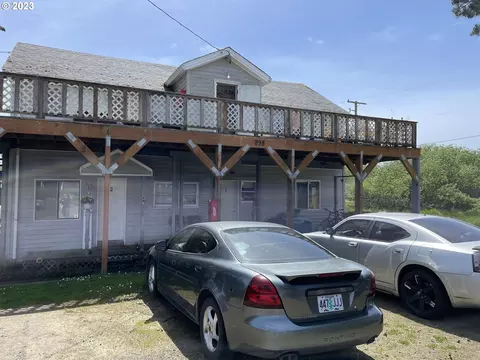 898 5th Ave, Hammond, OR 97121
