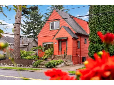 4424 SE Stark St, Portland, OR 97215
